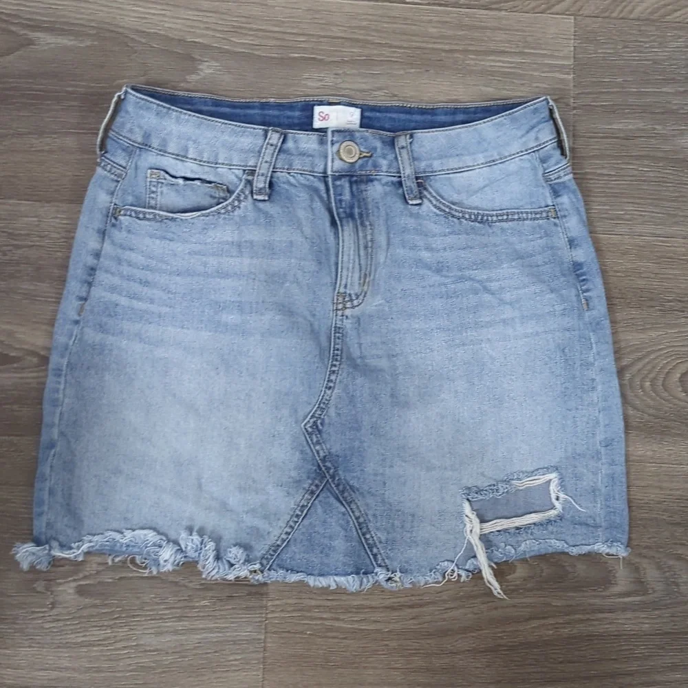 ❤️5/$25  So Denim Distressed Skirt
